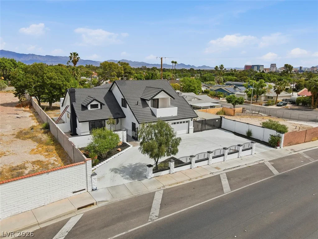 3200 Oakey, Las Vegas, NV 89102