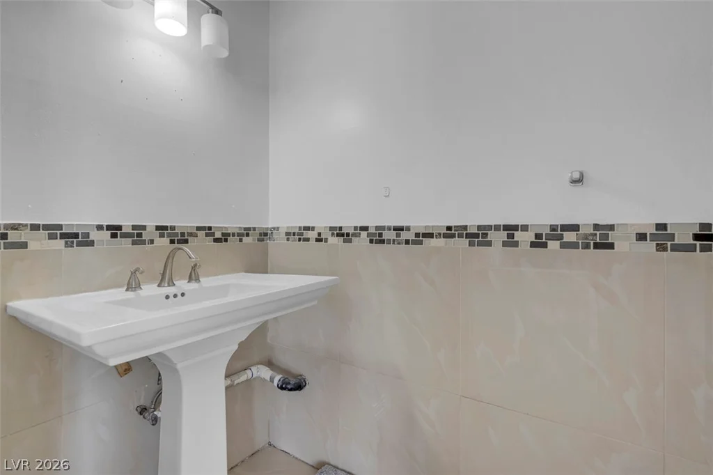 3200 Oakey, Las Vegas, NV 89102