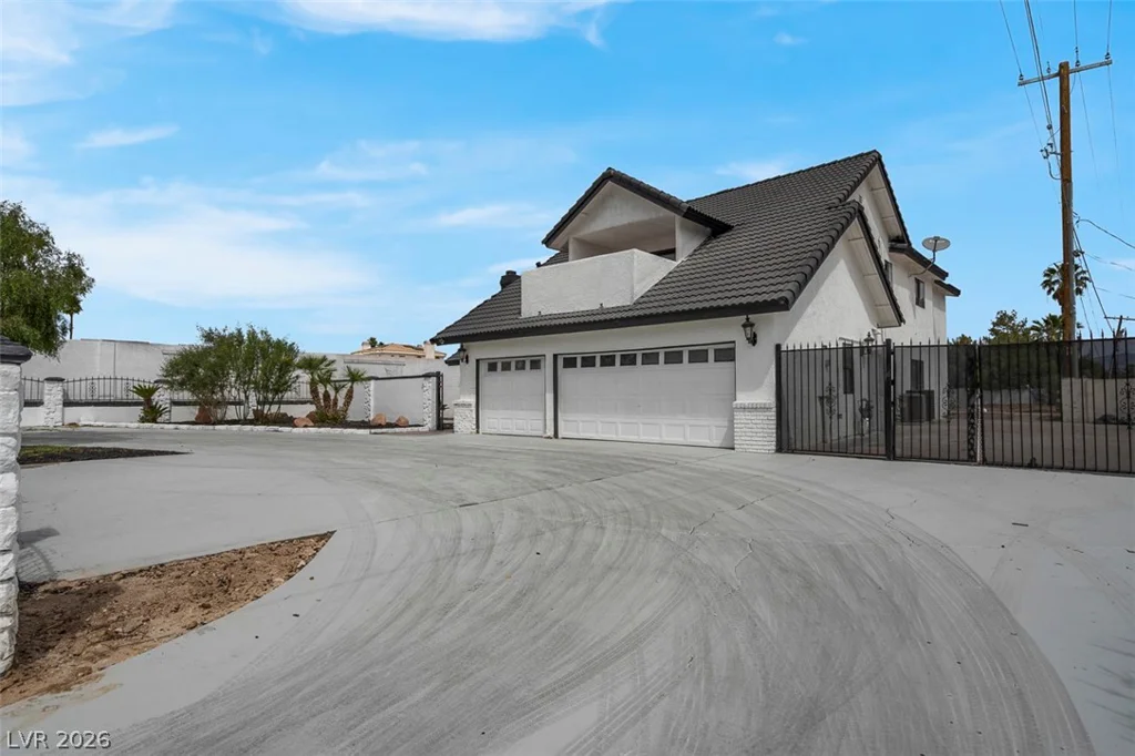 3200 Oakey, Las Vegas, NV 89102