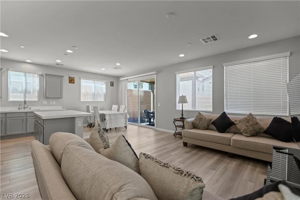 10590 Dryades, Las Vegas, NV 89166