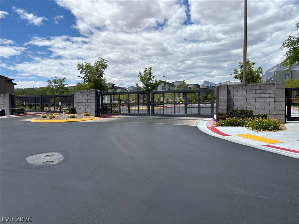 600 Carriage Hill, Las Vegas, NV 89138
