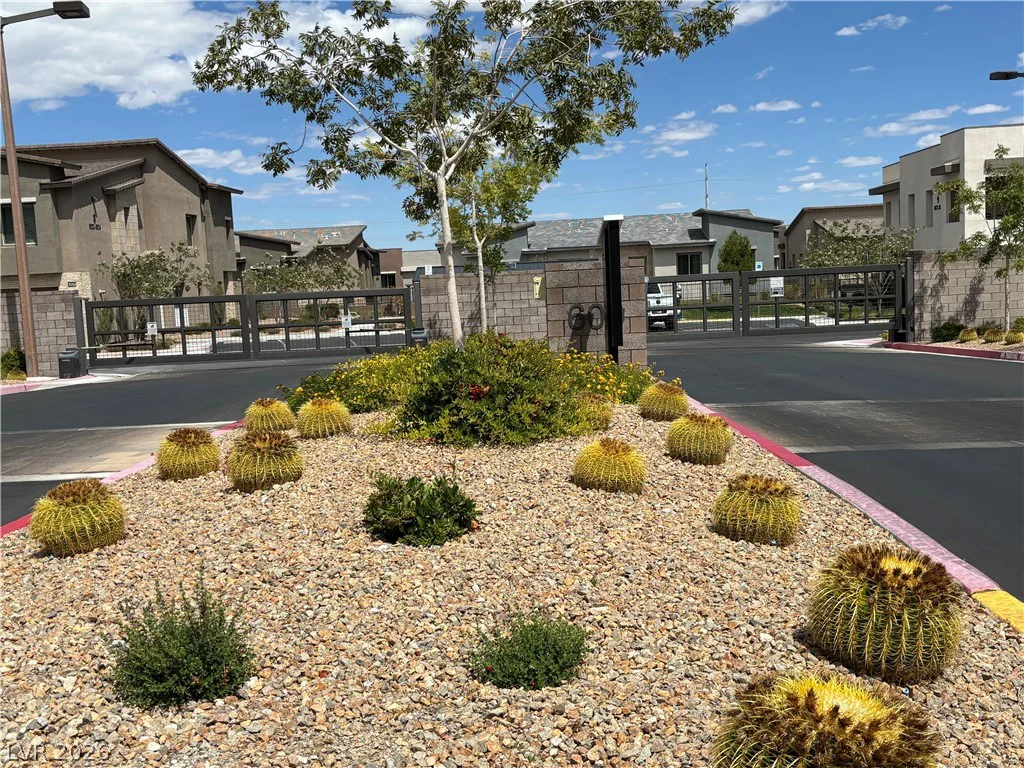 600 Carriage Hill, Las Vegas, NV 89138
