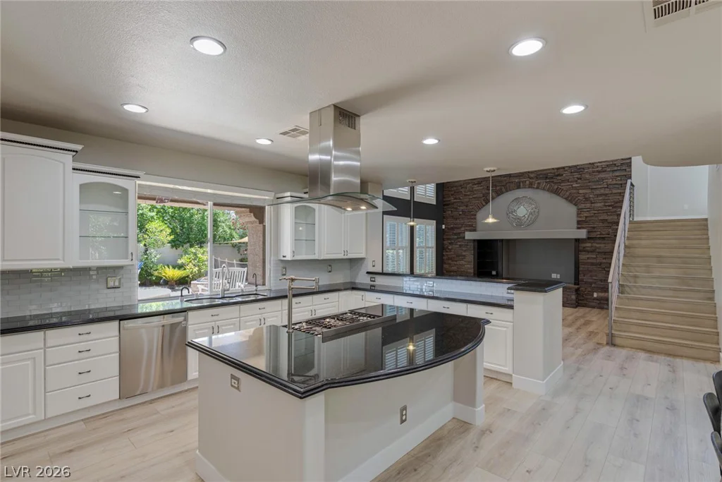 300 Kingsclear, Las Vegas, NV 89145