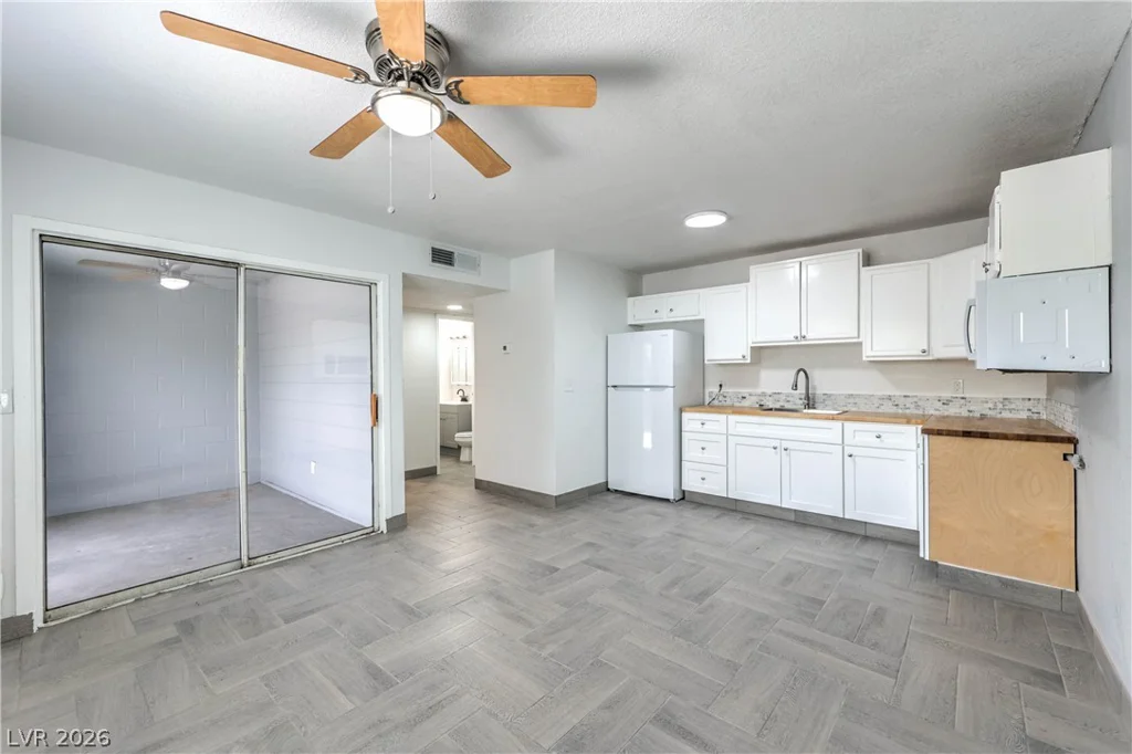 809 Cartier, North Las Vegas, NV 89030