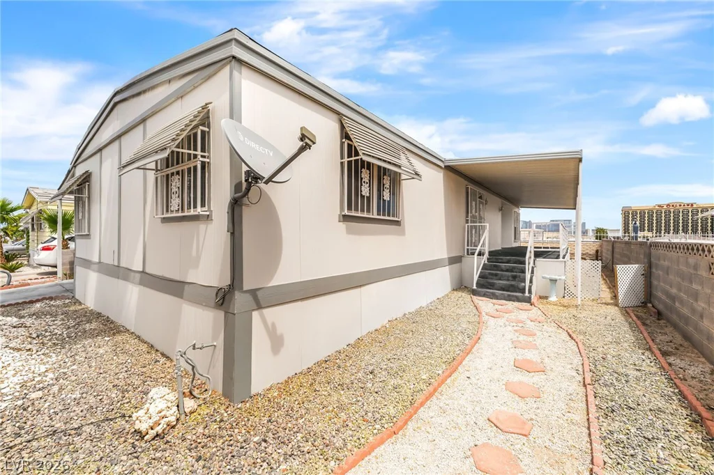 4684 Royal Ridge, Las Vegas, NV 89103