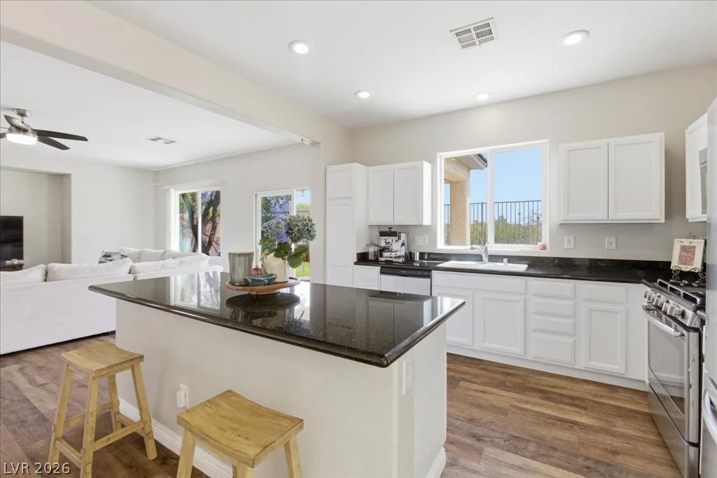 8104 Loma Del Ray, Las Vegas, NV 89131