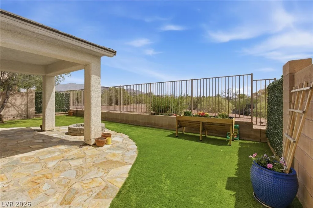 8104 Loma Del Ray, Las Vegas, NV 89131