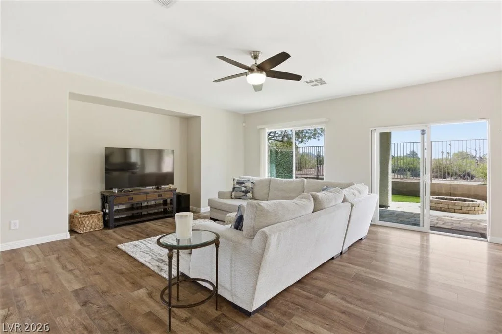 8104 Loma Del Ray, Las Vegas, NV 89131