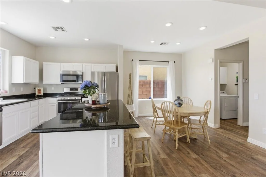 8104 Loma Del Ray, Las Vegas, NV 89131