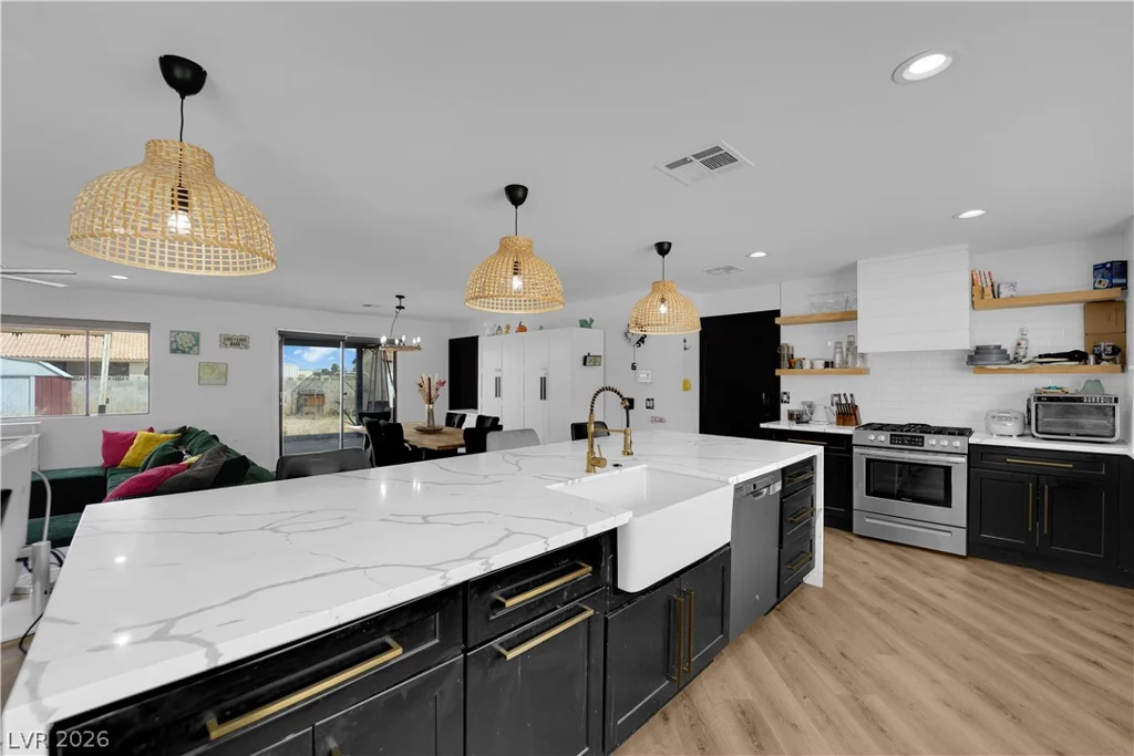 7810 Gilespie, Las Vegas, NV 89123