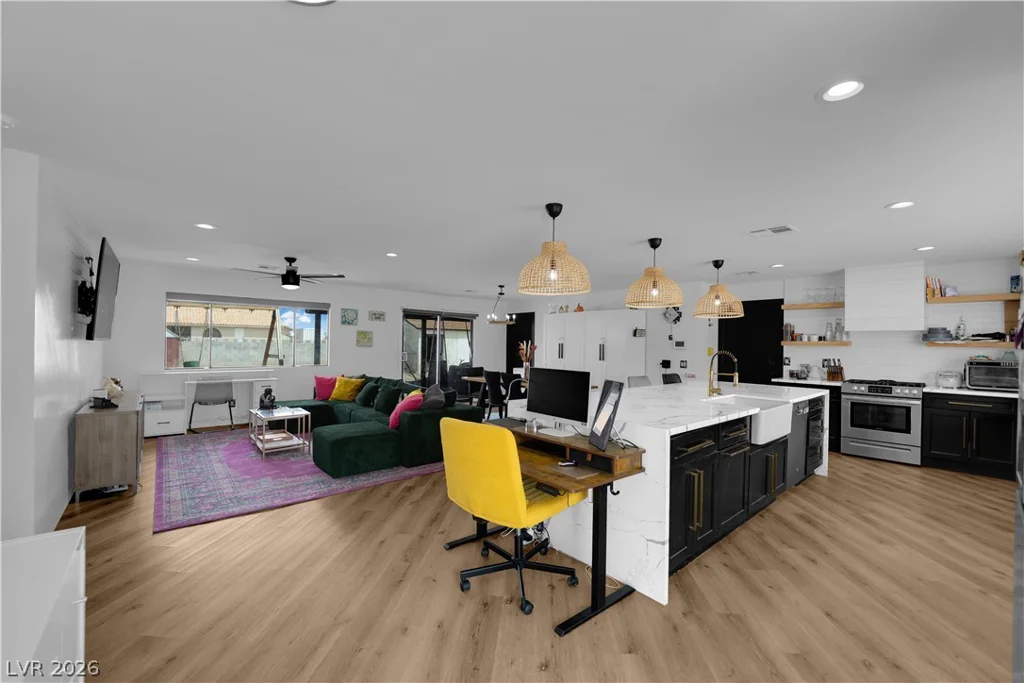 7810 Gilespie, Las Vegas, NV 89123