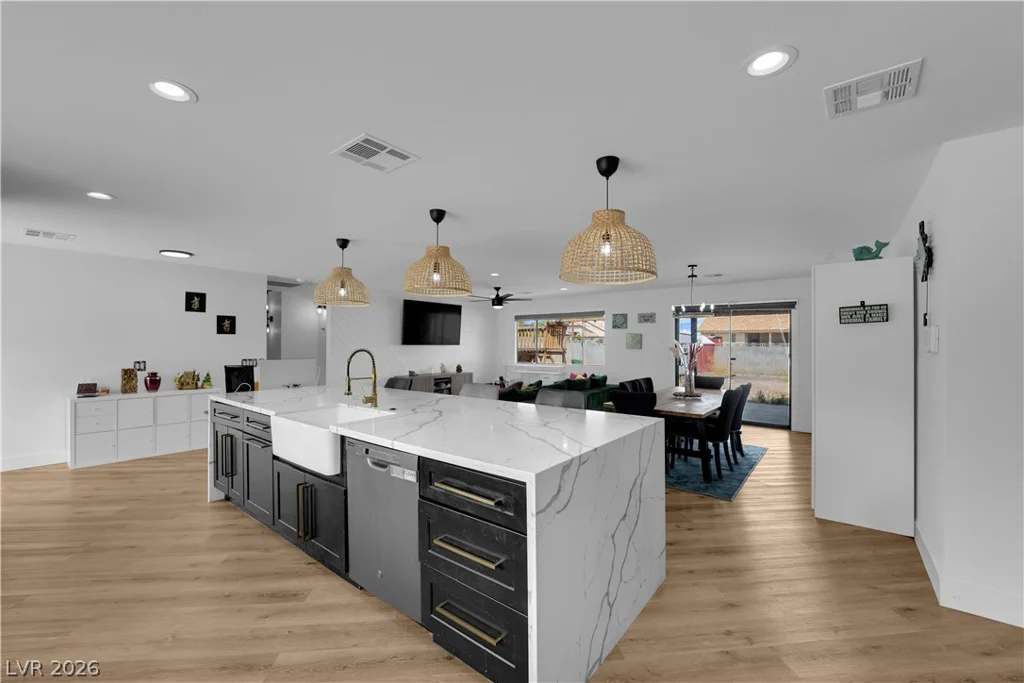 7810 Gilespie, Las Vegas, NV 89123