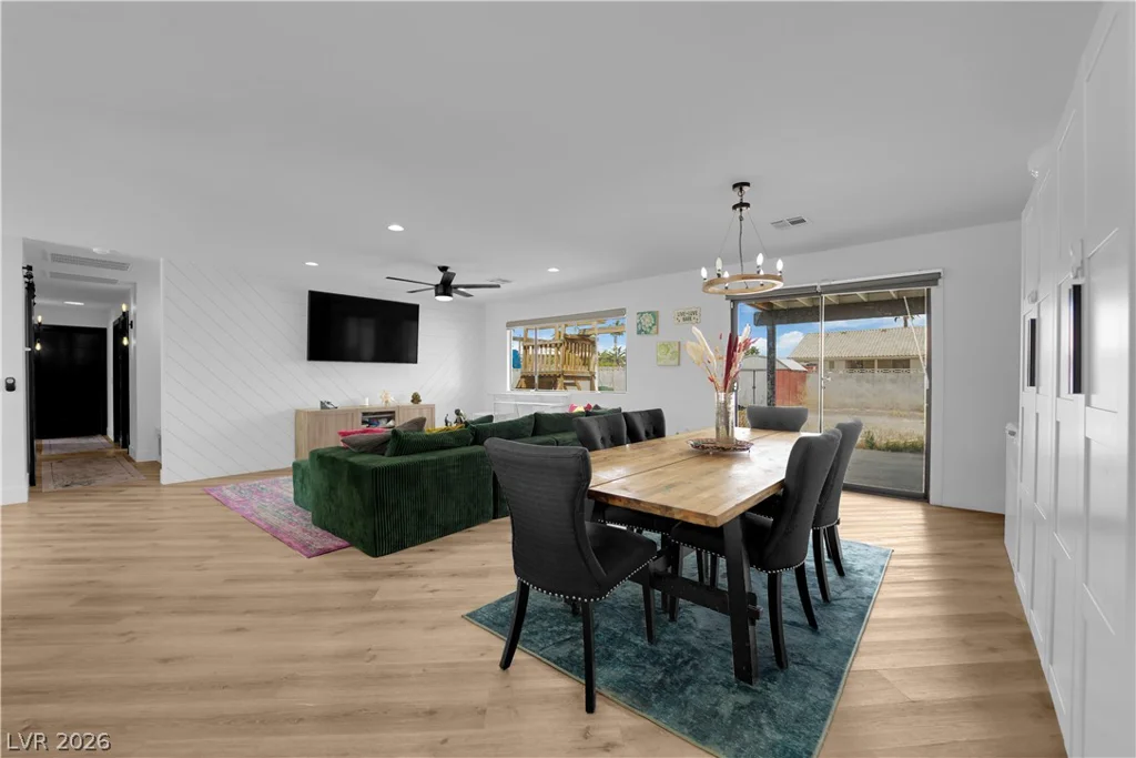 7810 Gilespie, Las Vegas, NV 89123