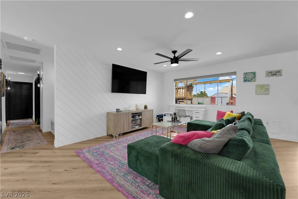 7810 Gilespie, Las Vegas, NV 89123