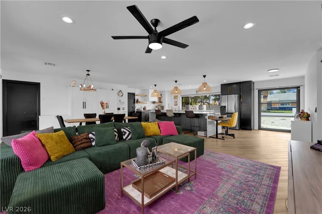 7810 Gilespie, Las Vegas, NV 89123