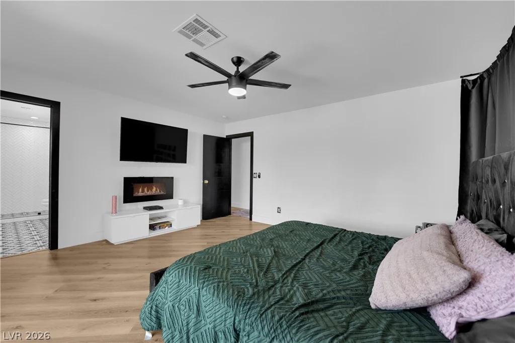 7810 Gilespie, Las Vegas, NV 89123