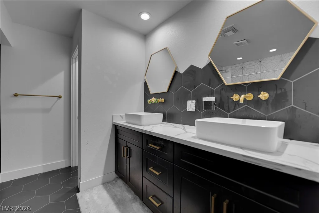 7810 Gilespie, Las Vegas, NV 89123
