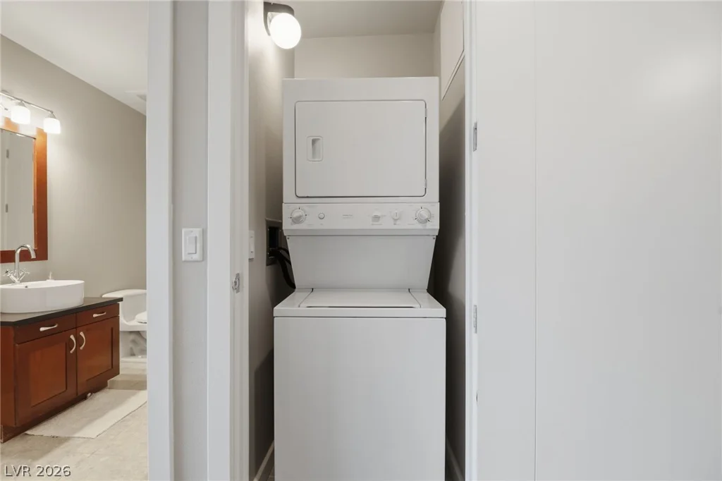 4575 Dean Martin, Las Vegas, NV 89103