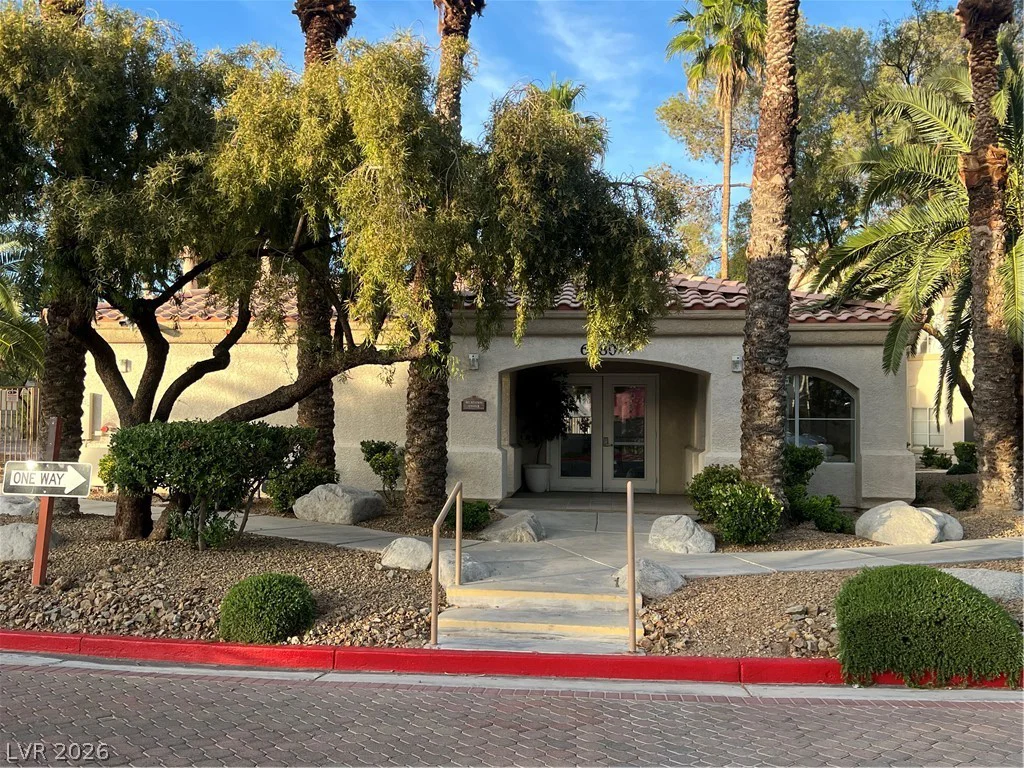 6480 Annie Oakley, Las Vegas, NV 89120