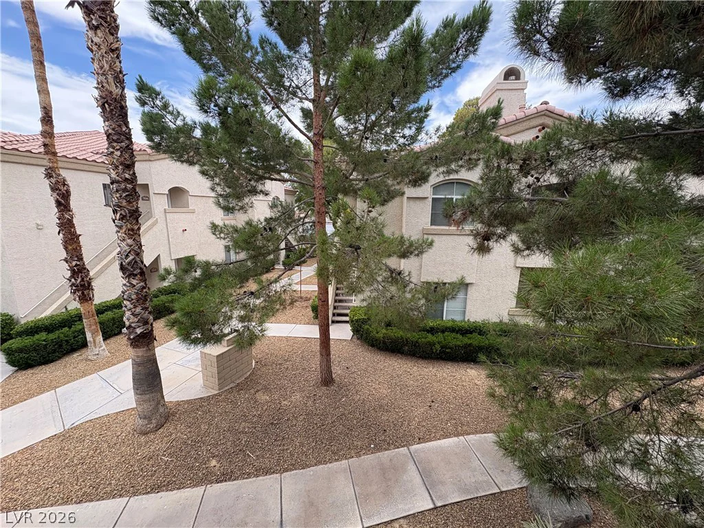 6480 Annie Oakley, Las Vegas, NV 89120