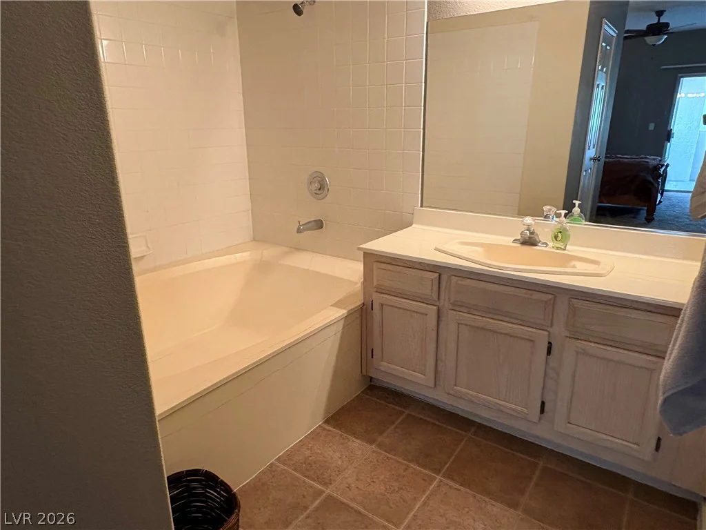 6480 Annie Oakley, Las Vegas, NV 89120