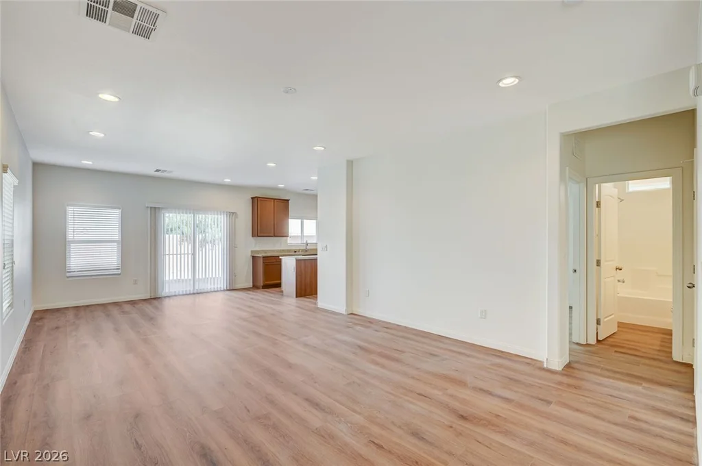 8858 Lake Myers, Las Vegas, NV 89139
