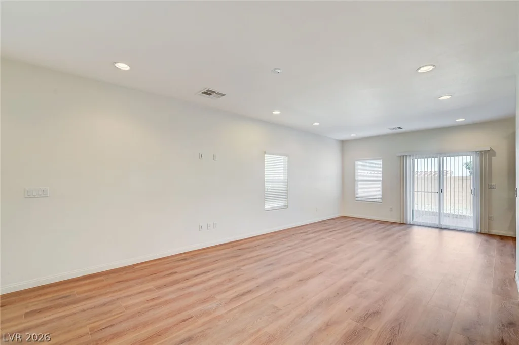 8858 Lake Myers, Las Vegas, NV 89139