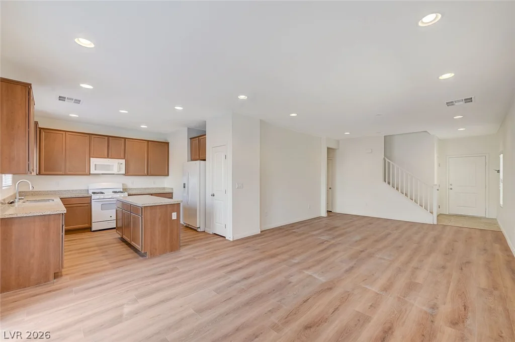 8858 Lake Myers, Las Vegas, NV 89139