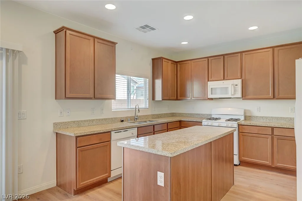 8858 Lake Myers, Las Vegas, NV 89139
