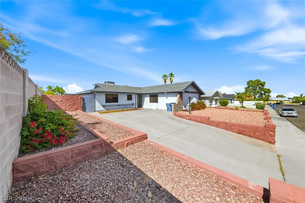 6956 Ten Oaks, Las Vegas, NV 89145