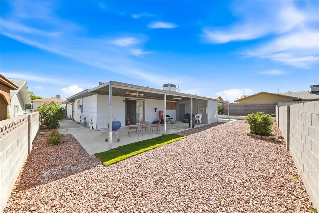 6956 Ten Oaks, Las Vegas, NV 89145