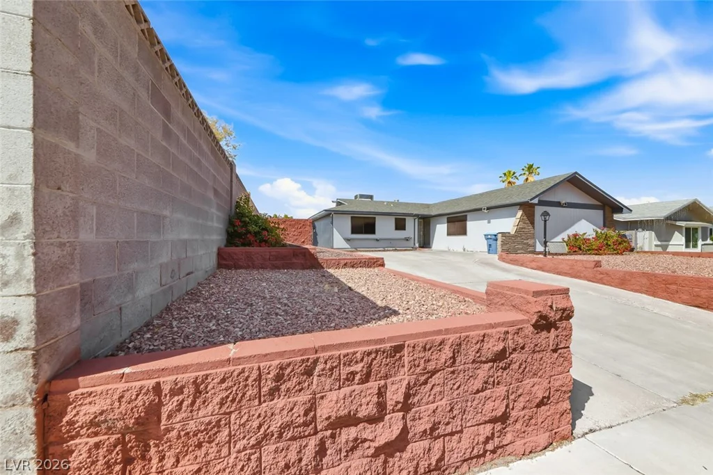6956 Ten Oaks, Las Vegas, NV 89145