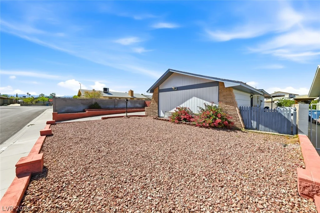 6956 Ten Oaks, Las Vegas, NV 89145