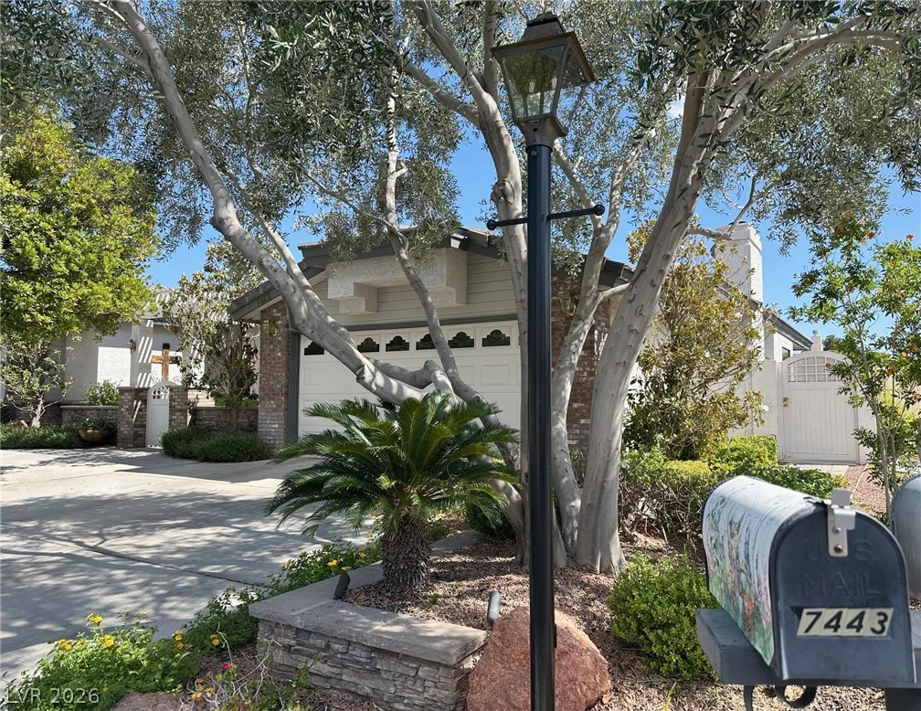 7443 Alice Springs, Las Vegas, NV 89129