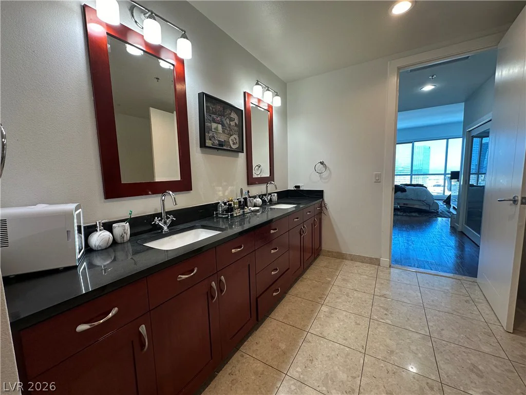 4575 Dean Martin, Las Vegas, NV 89103