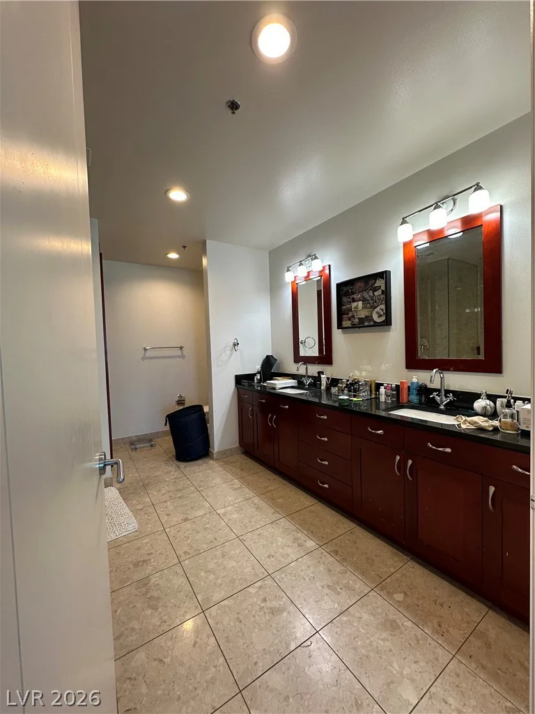 4575 Dean Martin, Las Vegas, NV 89103