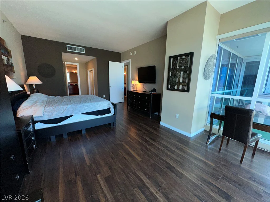 4575 Dean Martin, Las Vegas, NV 89103
