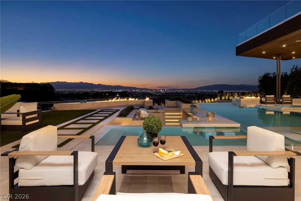 19 Boulderback, Henderson, NV 89012