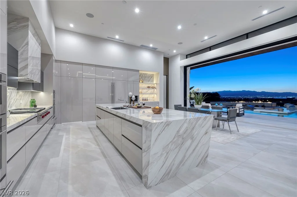 19 Boulderback, Henderson, NV 89012