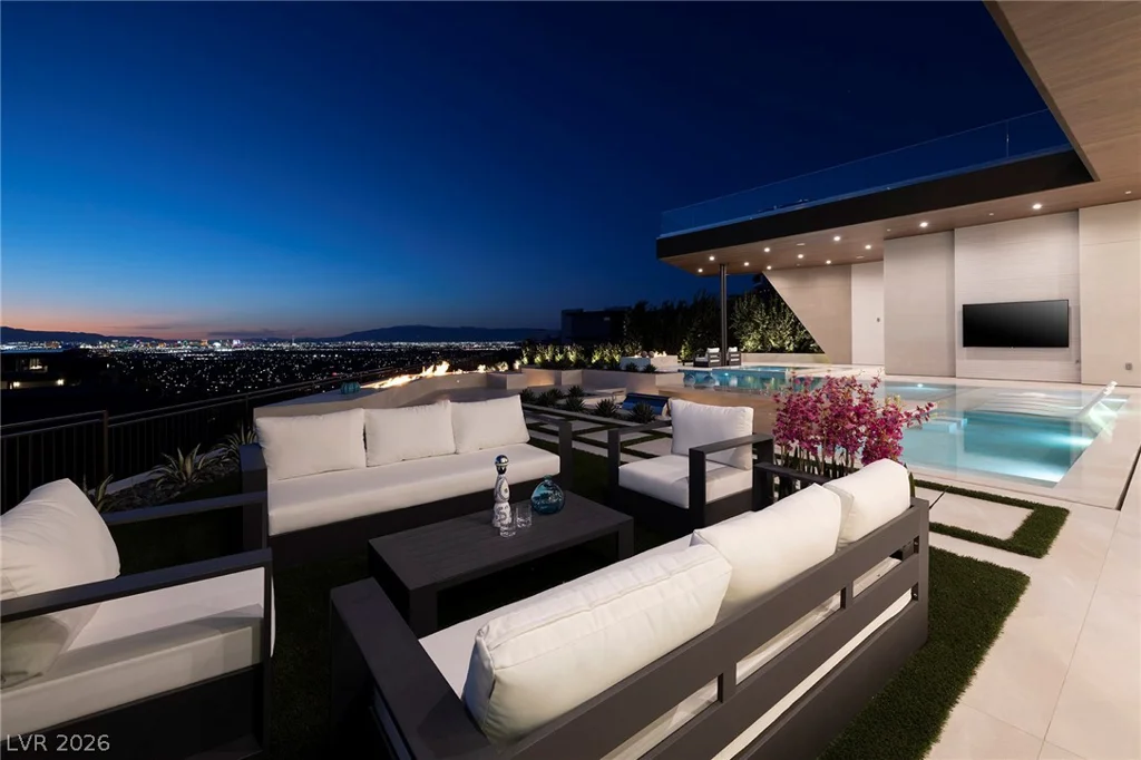 19 Boulderback, Henderson, NV 89012