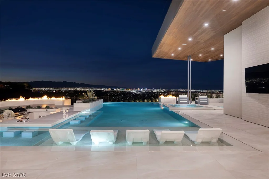19 Boulderback, Henderson, NV 89012