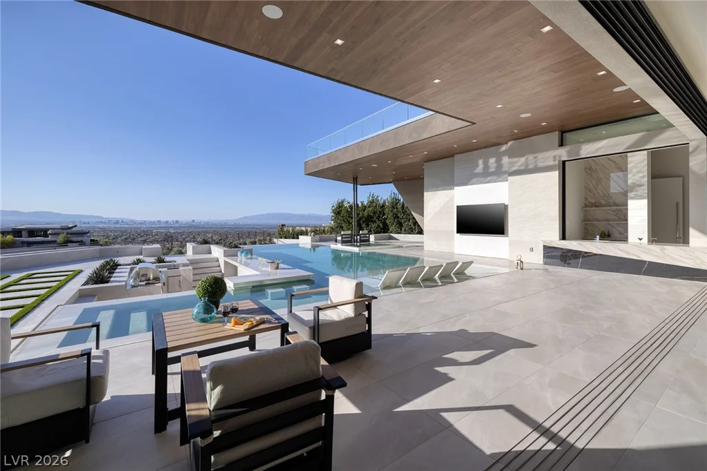 19 Boulderback, Henderson, NV 89012