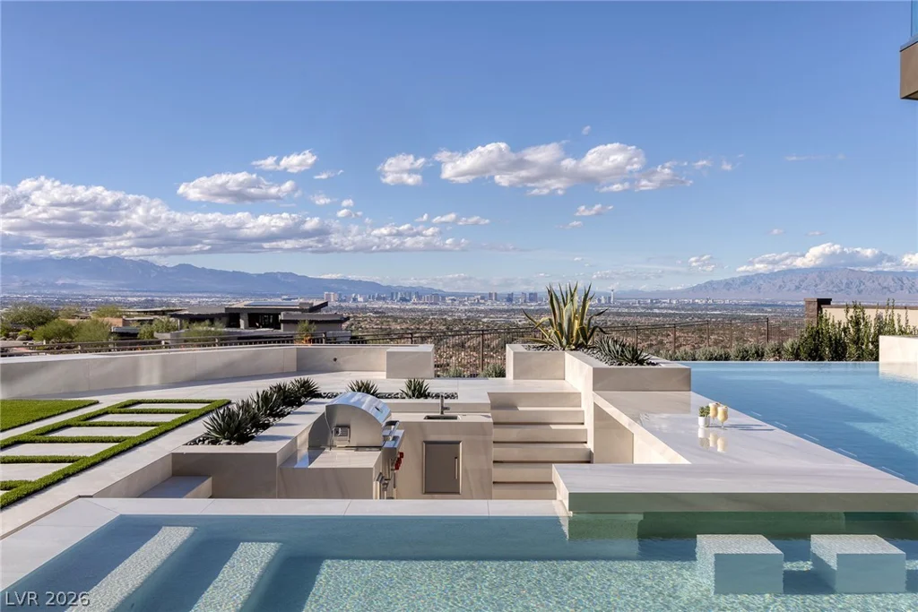 19 Boulderback, Henderson, NV 89012