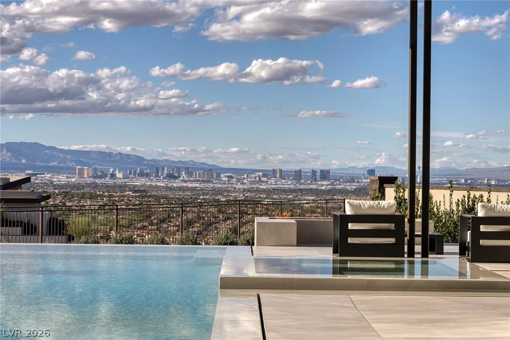 19 Boulderback, Henderson, NV 89012