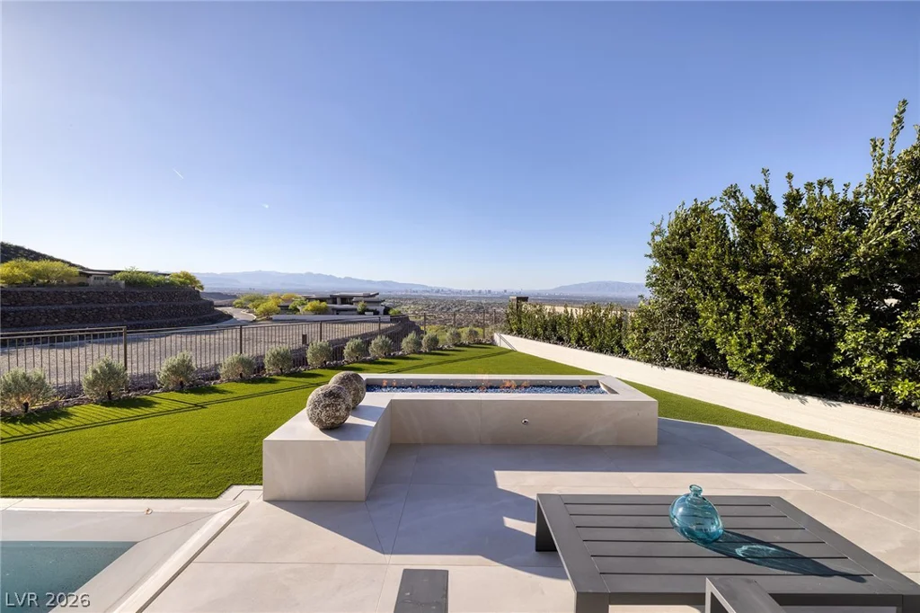 19 Boulderback, Henderson, NV 89012