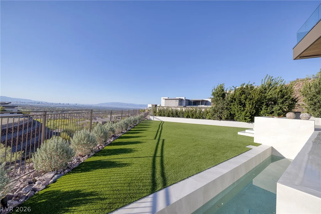 19 Boulderback, Henderson, NV 89012