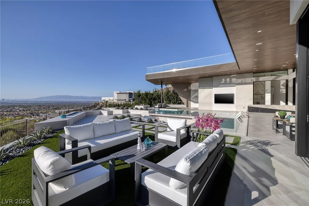 19 Boulderback, Henderson, NV 89012