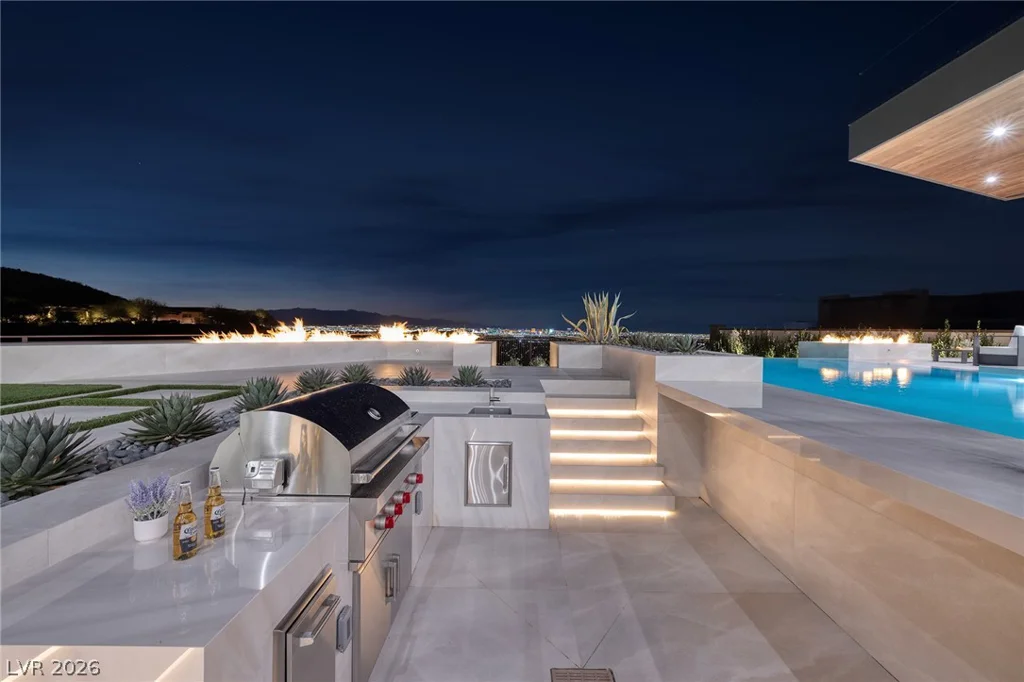 19 Boulderback, Henderson, NV 89012
