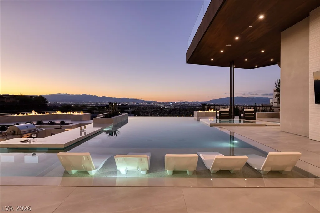 19 Boulderback, Henderson, NV 89012