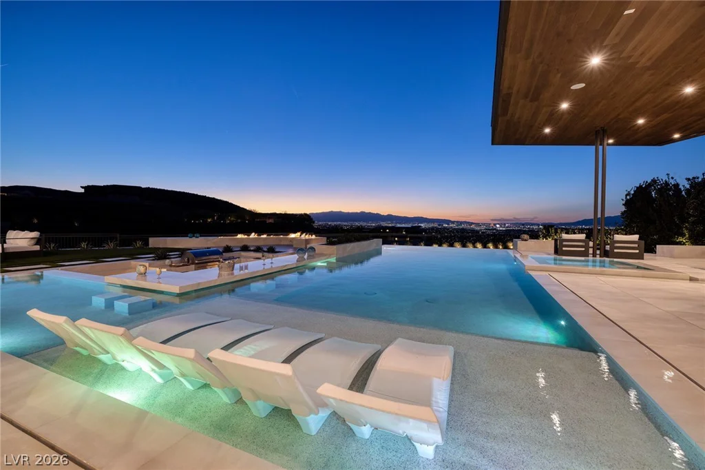 19 Boulderback, Henderson, NV 89012